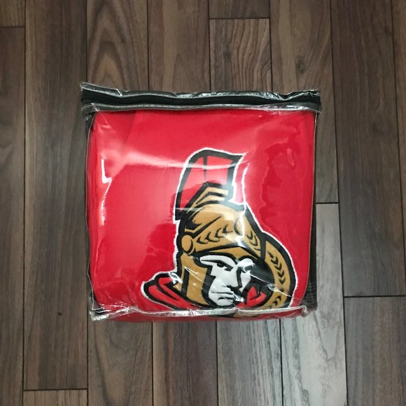 NHL Blanket Wrap With Sleeves Ottawa Senators - Picture 1 of 4